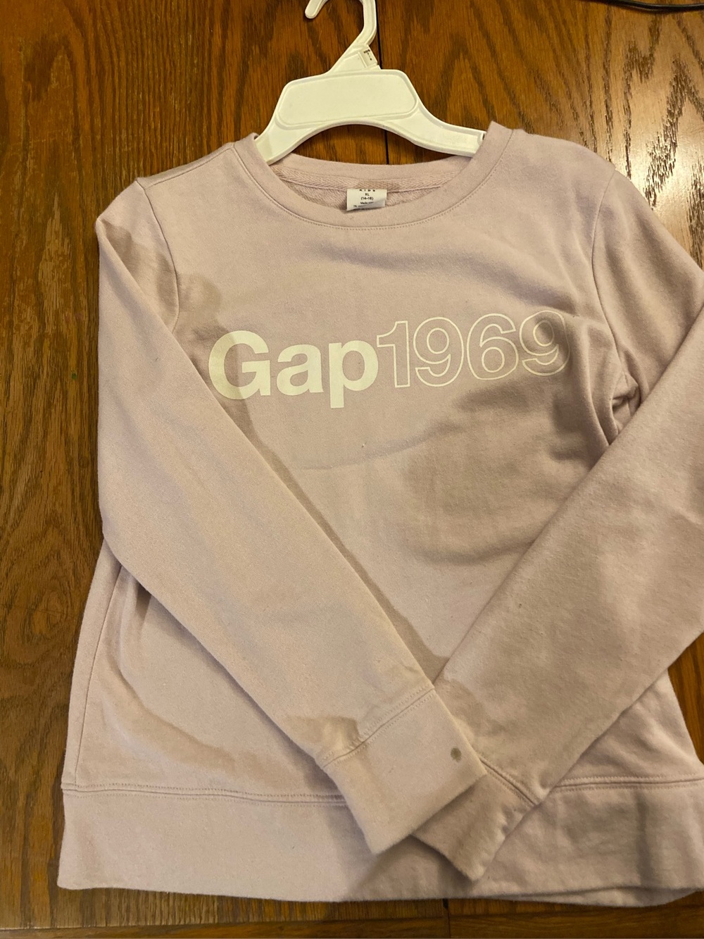 GAP Lilac Crewneck Sweatshirt with White Gap1969 Logo girls